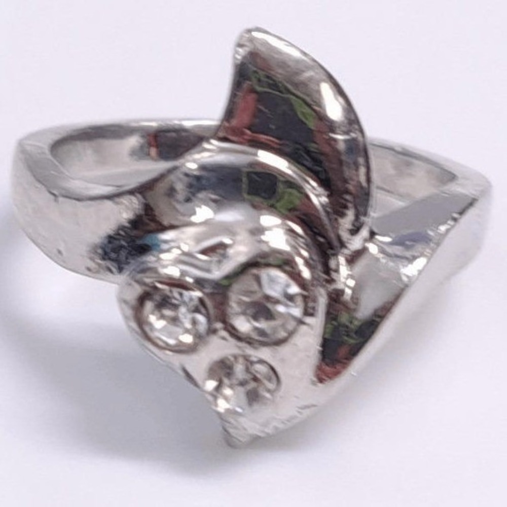 New Cocktail Ring Size 8.5 Clear Sparkling Stones Statement Jewelry Silvertone